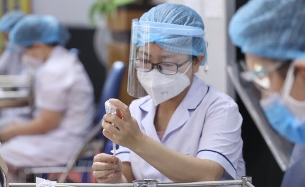Revoir un ans apres la premiere injection de vaccin contre le COVID-19 au Vietnam hinh anh 2