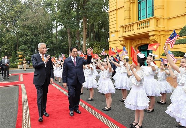 Ceremonie d'accueil du Premier ministre malaisien au Vietnam hinh anh 2