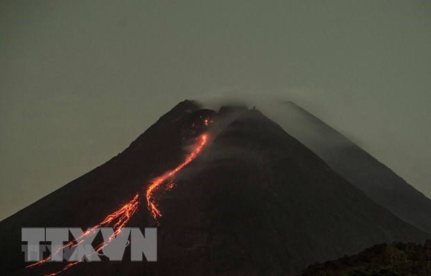 Eruption volcanique aux Philippines: des milliers de personnes evacuees hinh anh 1