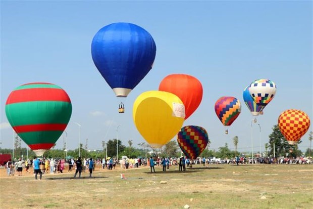 Le premier festival de montgolfieres a Kon Tum hinh anh 1