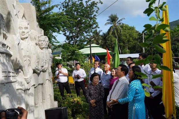 Le vice-PM Pham Binh Minh a l'inauguration du projet de renovation du cimetiere Hang Keo hinh anh 1