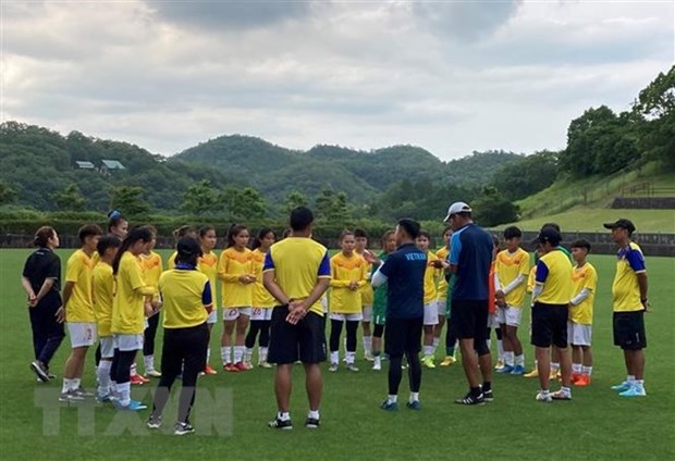 Football feminin: l’equipe vietnamienne U18 termine un entrainement au Japon hinh anh 1