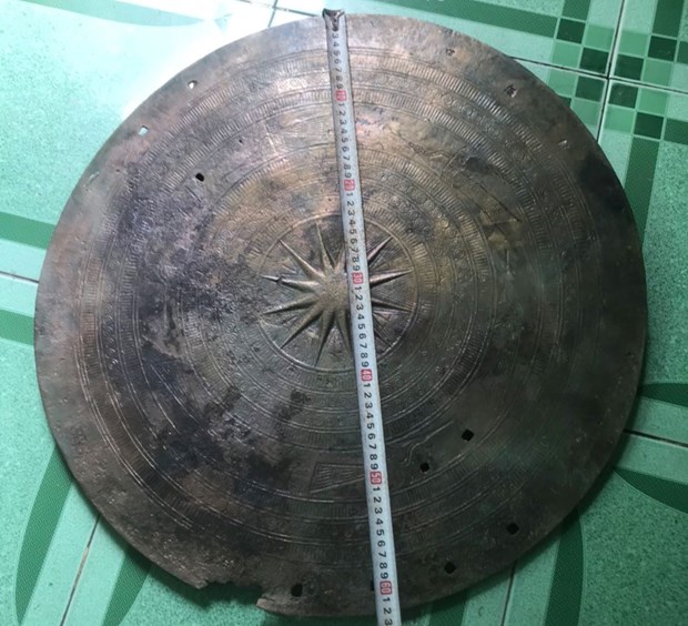 Le plateau d’un ancien tambour de bronze retrouve a Dong Thap hinh anh 1