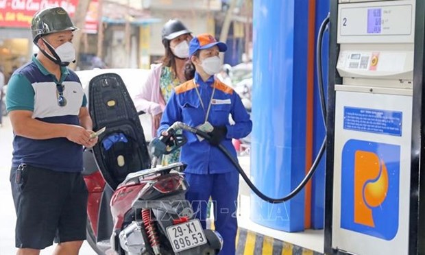 Les prix de l'essence reduisent de plus de 3.000 dongs le litre hinh anh 1