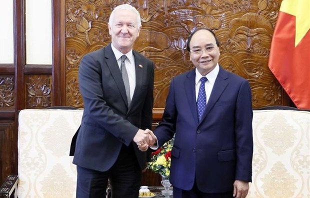 Le president Nguyen Xuan Phuc recoit les ambassadeurs des Pays-Bas et de Suisse hinh anh 2