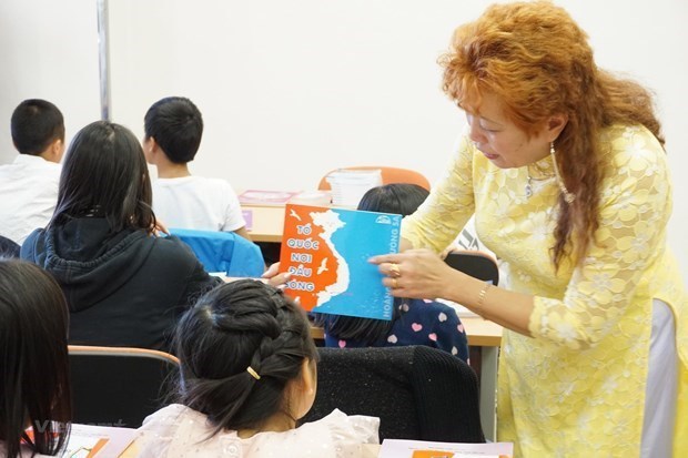 Formation a l'enseignement de la langue vietnamienne pour les enseignants vietnamiens a l'etranger hinh anh 2