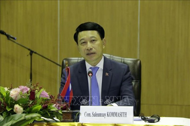 Le vice-PM lao Saleumsay Kommasith apprecie le role des diplomaties pour les liens Vietnam-Laos hinh anh 1