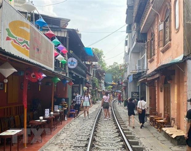 Rue du train a Hanoi: les permis d'exploitation des cafes sont retires hinh anh 3