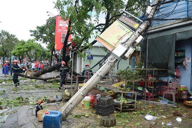 Le PM ordonne d’assister rapidement les gens affectes par le typhon Noru hinh anh 2
