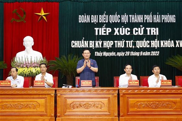 Le president de l’Assemblee nationale rencontre des electeurs a Hai Phong hinh anh 1