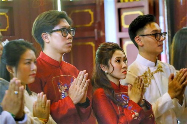 Dix-huit couples a un mariage collectif a Hanoi hinh anh 1