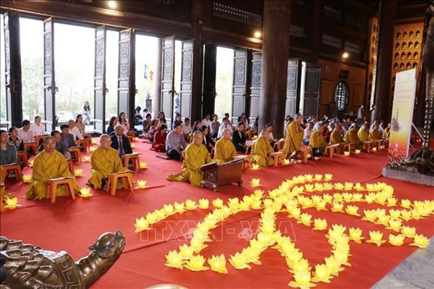 A Ninh Binh, les prieres fusent pour la prosperite du pays et la paix du monde hinh anh 1