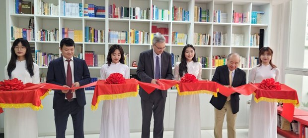 Inauguration d'une bibliotheque francophone a Hanoi hinh anh 1