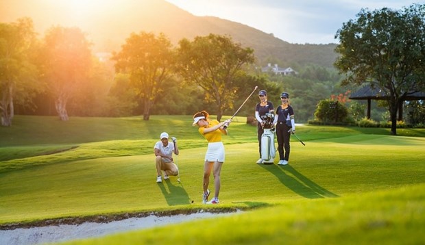 Creer une force motrice pour le tourisme de golf a Hanoi hinh anh 1