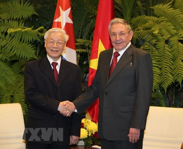 Les dirigeants vietnamiens felicitent Cuba a l'occasion de sa Fete nationale hinh anh 1