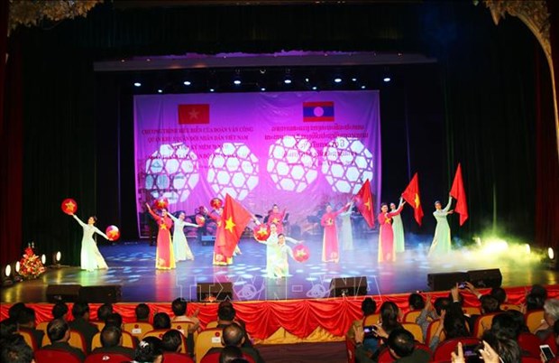 Des arts contribuent a cultiver la relation d’amitie speciale Vietnam-Laos hinh anh 1