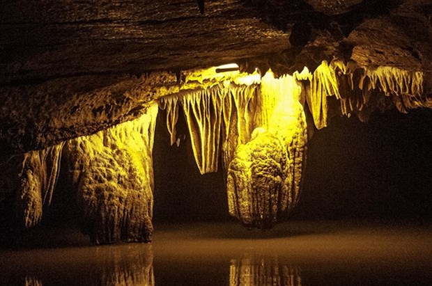 La grotte Thien Ha, une destination touristique a ne pas manquer a Ninh Binh hinh anh 1