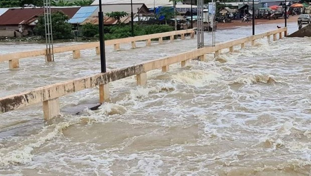 Des pluies torrentielles causent de fortes inondations au Cambodge hinh anh 1
