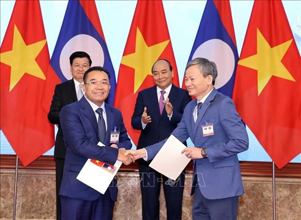 EVN signe de nombreux protocoles d'accord d’achat d’electricite avec le Laos hinh anh 1