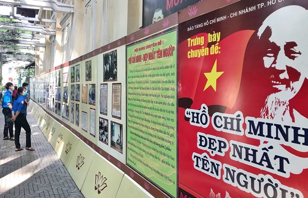 Une exposition de photos sur le President Ho Chi Minh dans la megapole du Sud hinh anh 2