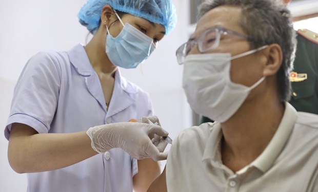 Plus de 900 volontaires recoivent des injections de Nano Covax dans la 3e phase d'essai hinh anh 2