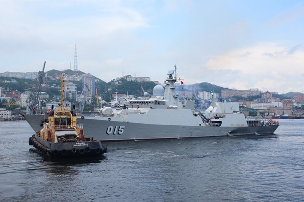 Des navires vietnamiens a une parade navale pour celebrer la Journee de la Marine russe hinh anh 1