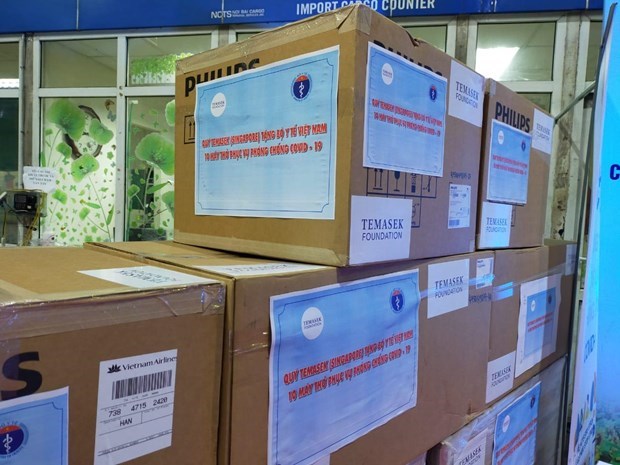 La Fondation Temasek (Singapour) fait don au Vietnam de respirateurs et d'equipements de protection hinh anh 1