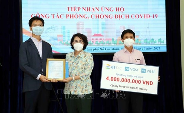 Le Consulat general de la Republique de Coree fait don de fournitures medicales a HCM-Ville hinh anh 2