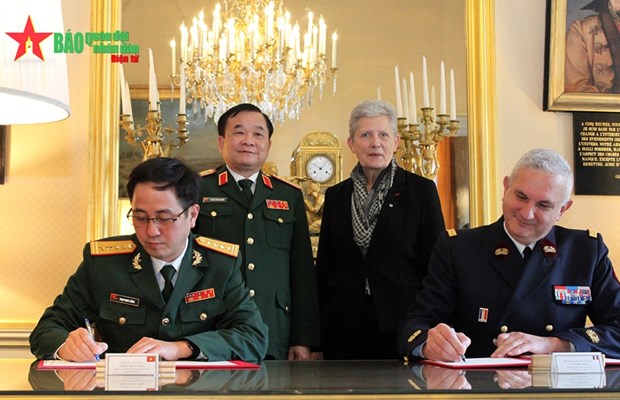 Le Vietnam et la France consolident leur cooperation dans la defense hinh anh 1