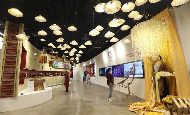 De la quintessence des brocatelles du Vietnam presentee a l'Expo 2020 de Dubai hinh anh 1