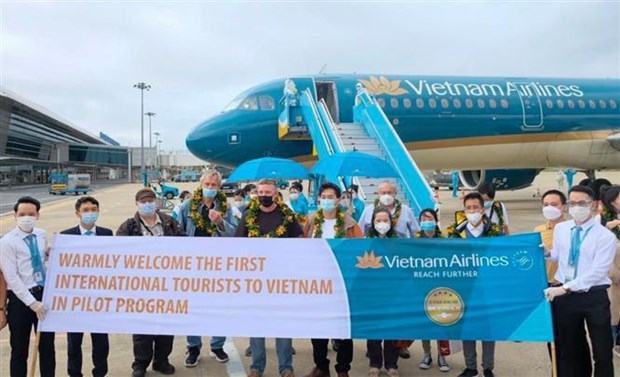 Vietnam Airlines exploite le premier vol pilote transportant des visiteurs etrangers a Da Nang hinh anh 1