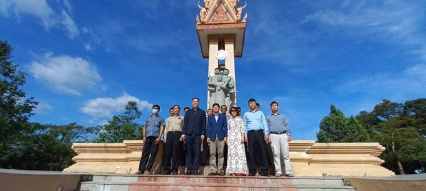 Cambodge : rendre hommage aux heros, martyrs et veterans vietnamiens a Kep et Kampot hinh anh 1