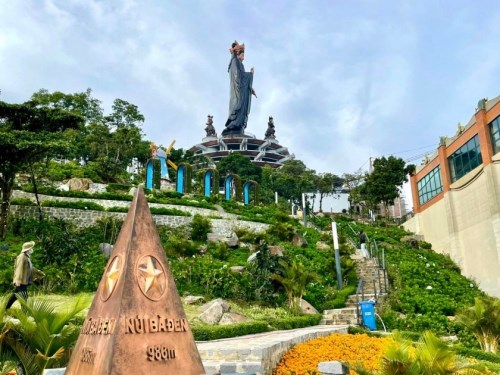 Tay Ninh : la visite dans la zone touristique du mont Ba Den est gratuite en 2022 hinh anh 1