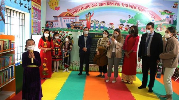 Une bibliotheque offerte par l’ambassade d’Israel aux ecoliers a Ha Giang hinh anh 1