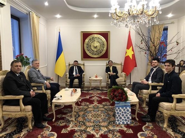 Rencontre a l’occasion des 30 ans des relations diplomatiques Vietnam-Ukraine hinh anh 2
