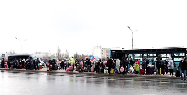 Soutenir l'evacuation des Vietnamiens d'Ukraine vers la Russie et la Hongrie hinh anh 1