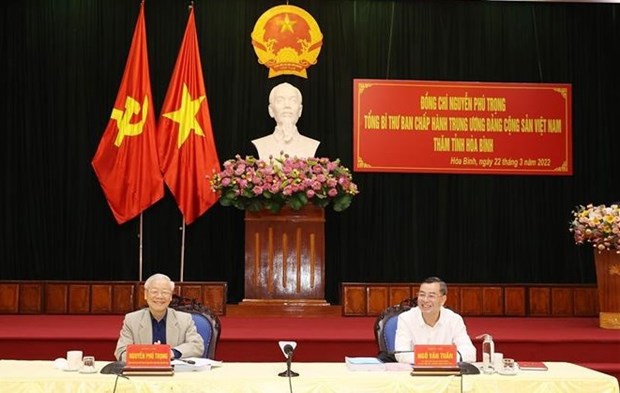 Le secretaire general du Parti travaille avec les autorites de la province de Hoa Binh hinh anh 1