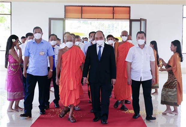 Fete Chol Chnam Thmay : le president Nguyen Xuan Phuc presente ses vœux aux Khmers hinh anh 2