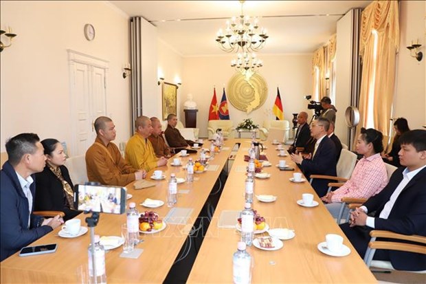 Une delegation de la Sangha bouddhiste du Vietnam en visite de travail en Allemagne hinh anh 1