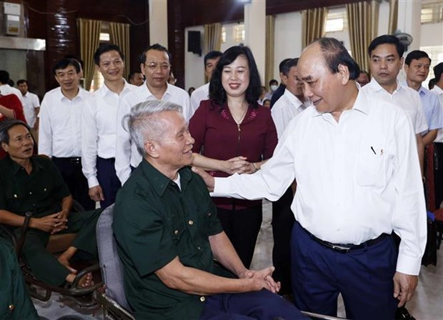 Le president remet des cadeaux aux invalides de guerre dans la province de Bac Ninh hinh anh 1