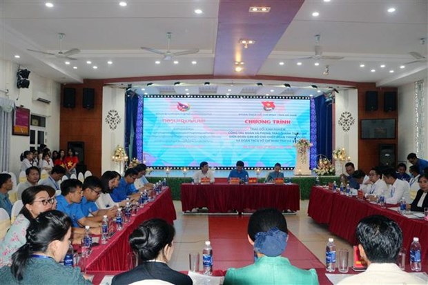 Les jeunes du Laos et de la province de Ha Nam promeuvent leur cooperation hinh anh 1