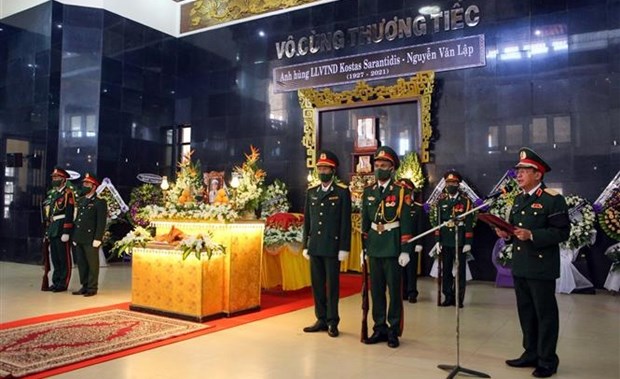 Inhumation des restes du Heros des Forces armees populaires Nguyen Van Lap Kostas Sarantidis hinh anh 2