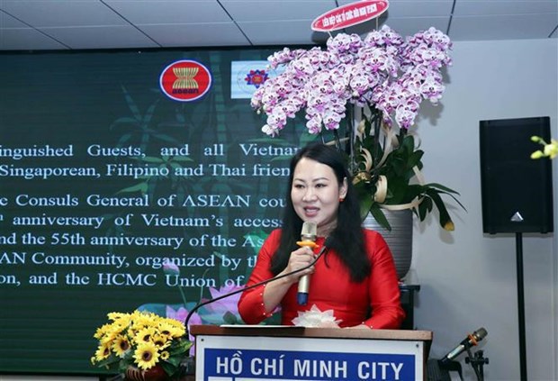 Rencontre pour celebrer le 27e anniversaire de l'adhesion du Vietnam a l'ASEAN hinh anh 1
