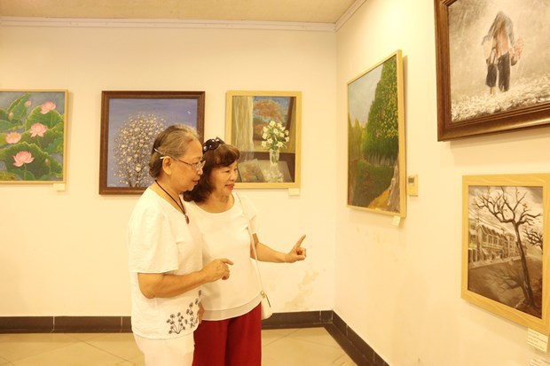 Peinture : Ouverture d’une exposition de 70 œuvres de journalistes de la VNA hinh anh 2