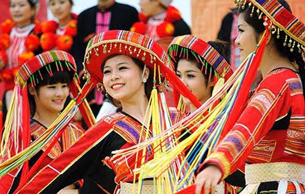 Bientot le Festival de defile des costumes traditionnels des minorites ethniques du Vietnam hinh anh 1