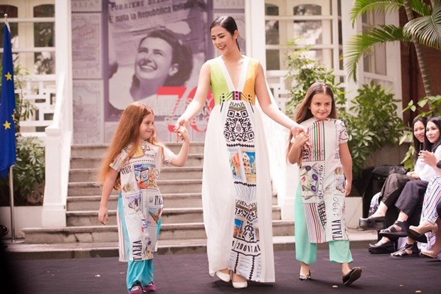 Vietnam-Italie: des designers main dans la main promeuvent l’ao dai vietnamien a travers le monde hinh anh 1