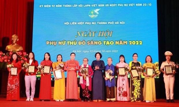 Mise a l’honneur de 10 femmes hanoiennes exemplaires de l'annee 2022 hinh anh 2