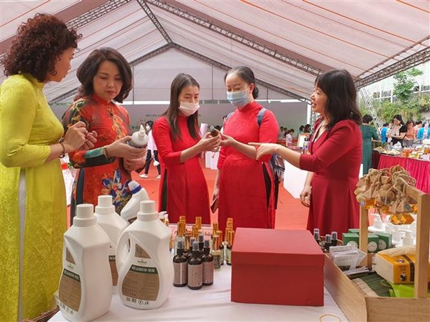 Mise a l’honneur de 10 femmes hanoiennes exemplaires de l'annee 2022 hinh anh 1