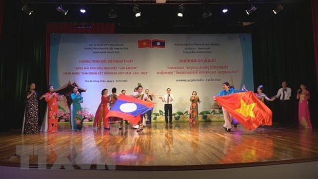 Echange artistique a Vientiane pour celebrer l'Annee de l'amitie et de la solidarite Vietnam-Laos hinh anh 1