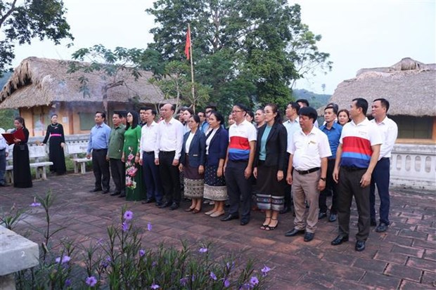 Visite de l’Academie de politique et d’administration du Laos a Thai Nguyen hinh anh 1